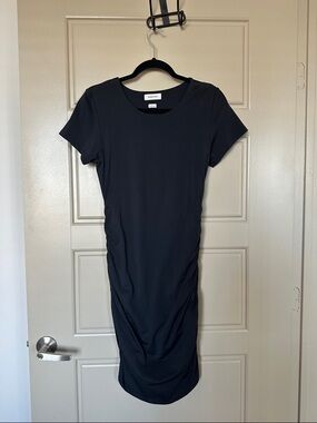 Aritzia Babaton Black Short-Sleeve Ruched Midi Dress